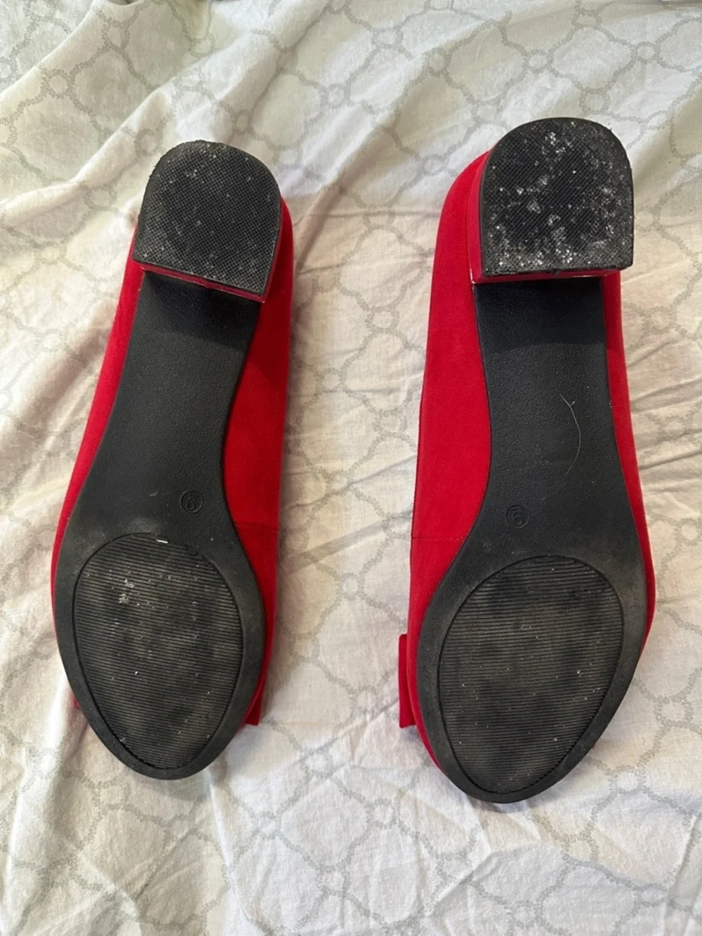 Jaclyn Smith Red Bow kitten heels with Gold Detail size 9